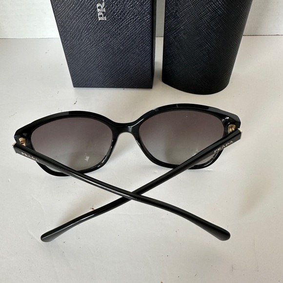 Authentic Unisex Sunglasses Prada. - Picture 7 of 11